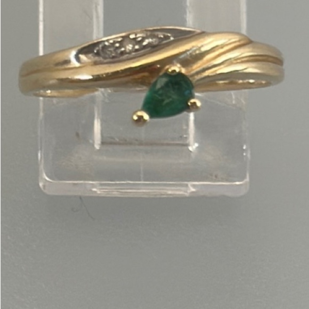 14k real solid gold real emerald real Diamonds ring